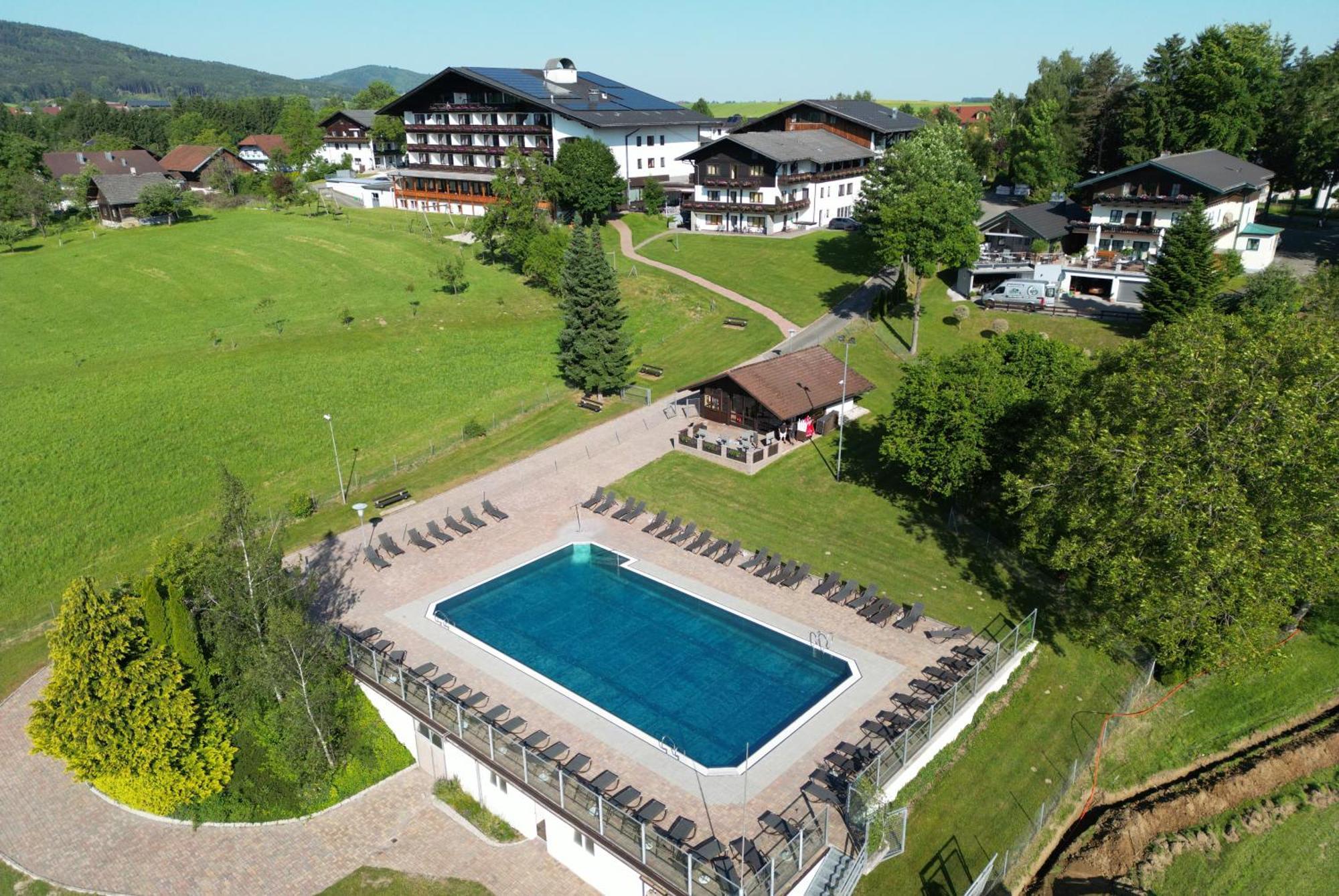 Hotel Lohninger-Schober Sankt Georgen im Attergau Exterior photo