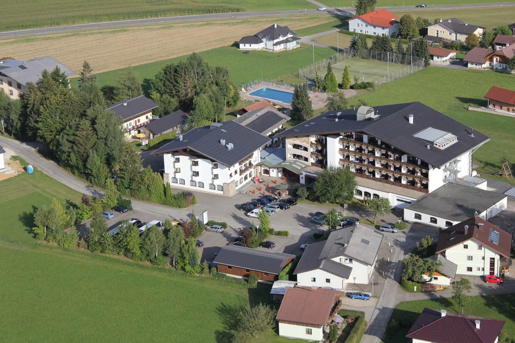 Hotel Lohninger-Schober Sankt Georgen im Attergau Exterior photo